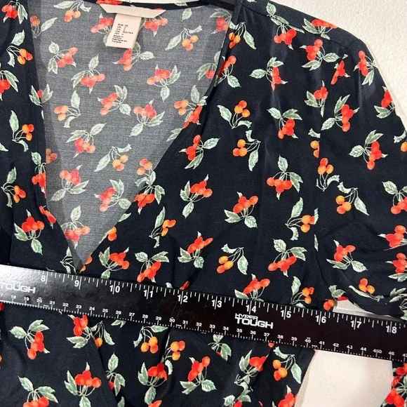 H&M Womens Cherry Print Wrap Top V-Neck 3/4 Bell Sleeves Size 2 - Picture 4 of 7